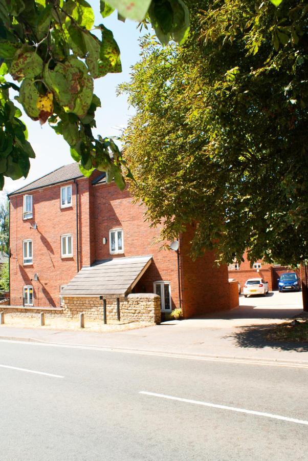 Chestnut Contractor Stays Wellingborough Eksteriør billede